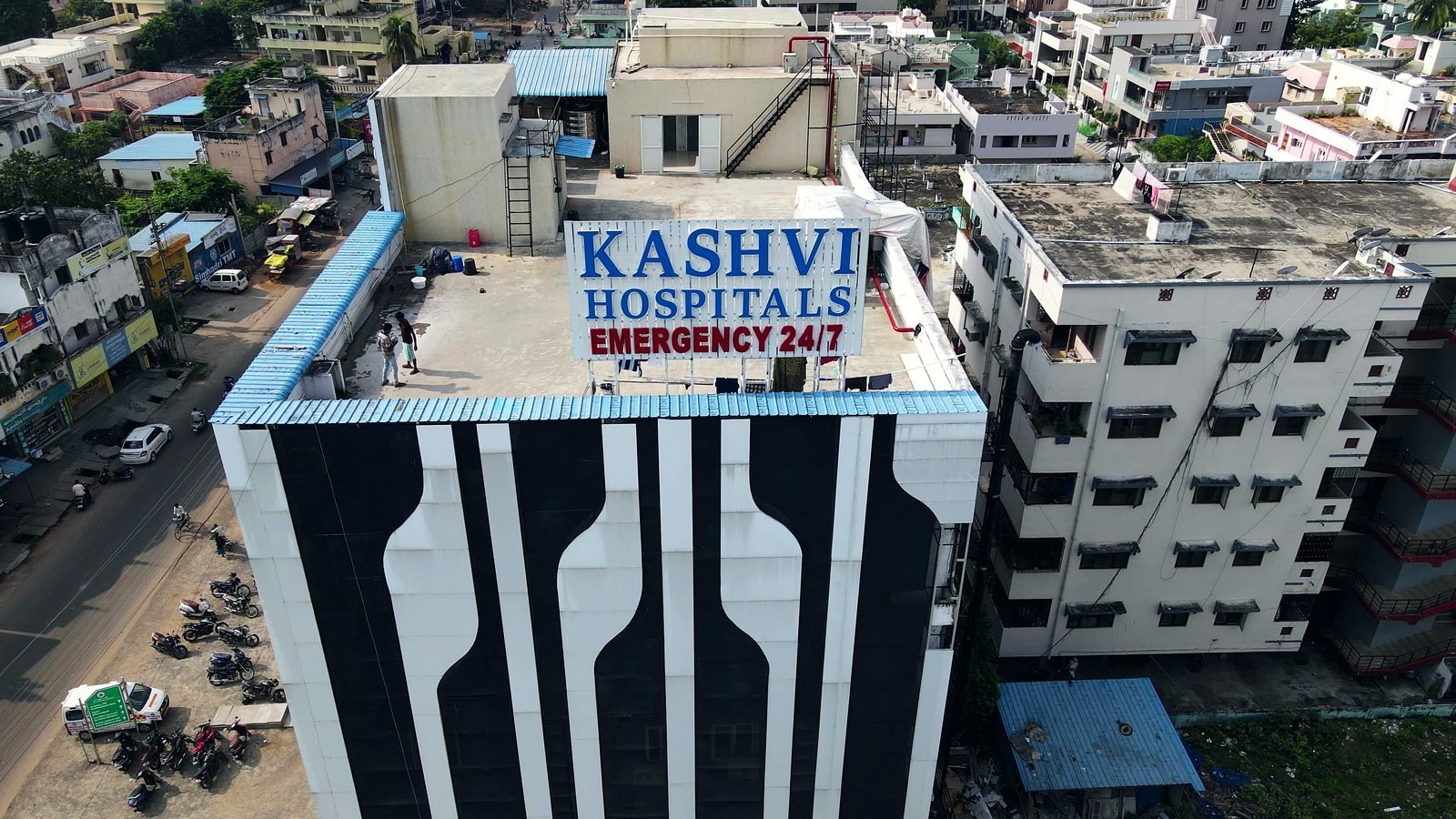 24/7 emergency — visible from the ring road